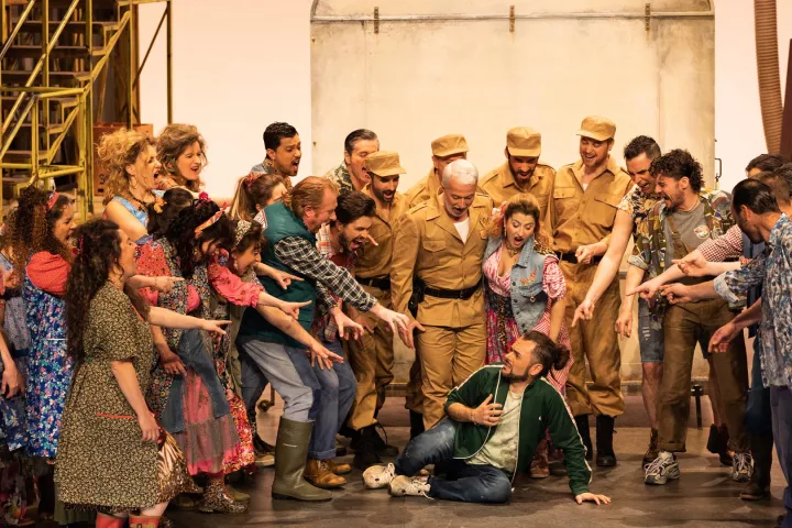 L'Élixir d'amour Nemorino moqué