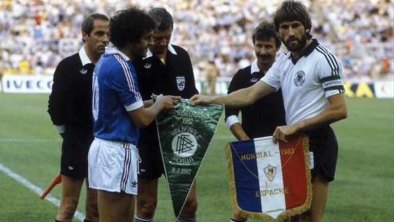 Operetta, le match France-Allemagne Photo du début de match France-Allemagne en 1982